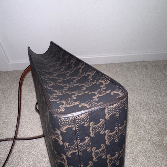 SMALL CABAS VERTICAL IN TRIOMPHE CANVAS AND CALFSKIN - Picture 7 of 10